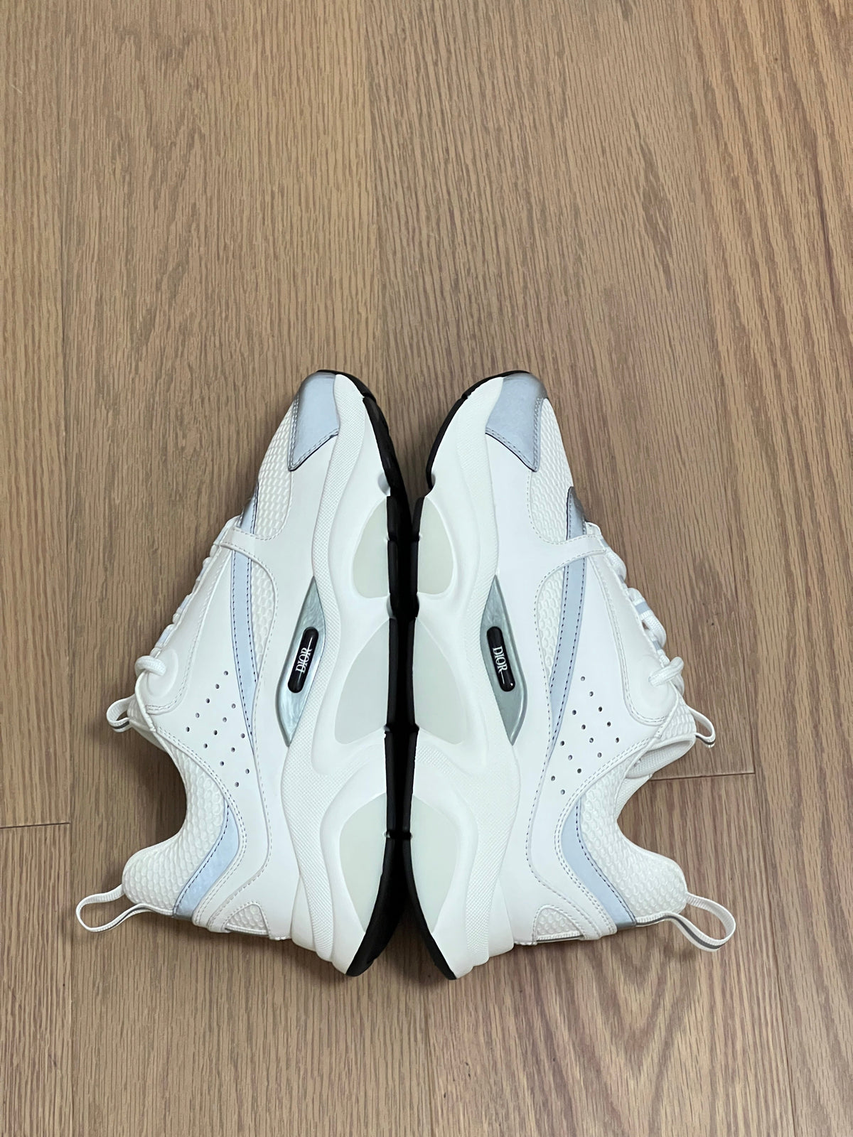 Sneakers B22
