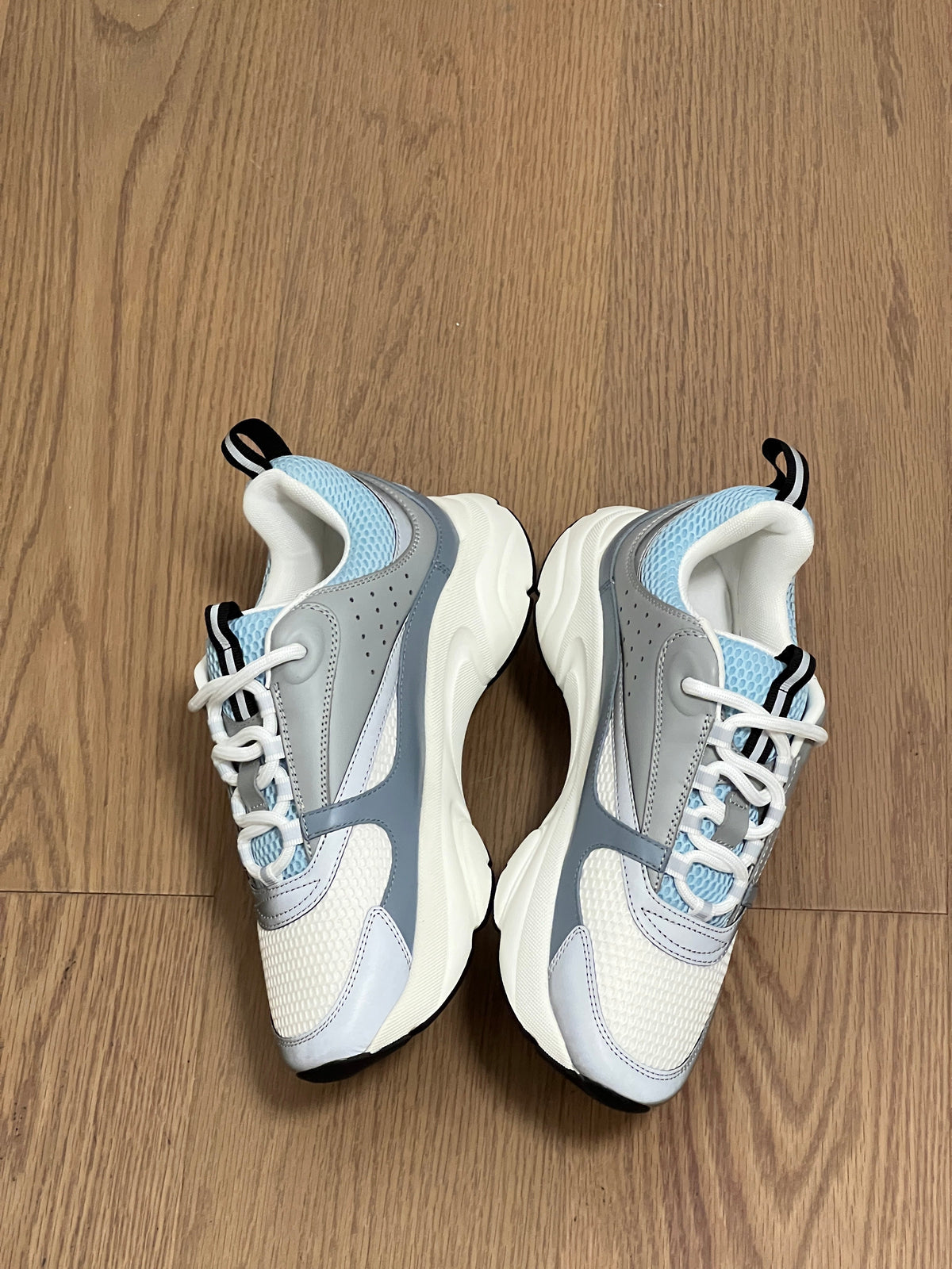 Sneakers B22